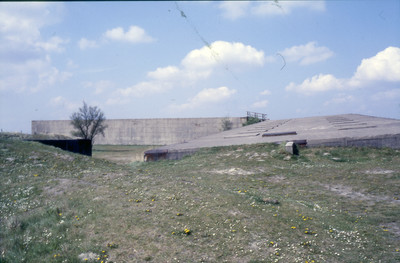 Dichtingscaissons bij Ouwerkerk, waar nu het Watersnoodmuseum is gevestigd. (1980)