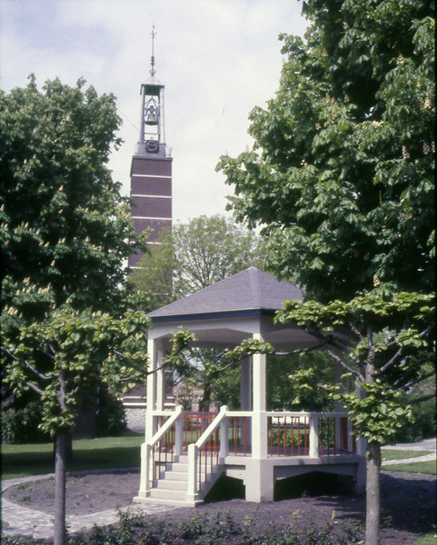 Ring met kerktoren en muziektent. (1960-1970)