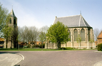 Kerktoren en protestantse kerk