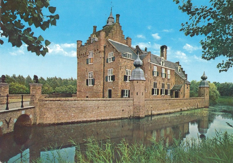 Slot Moermond, kort na de restauratie. (1960-1965)