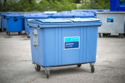 Blauwe rolcontainer