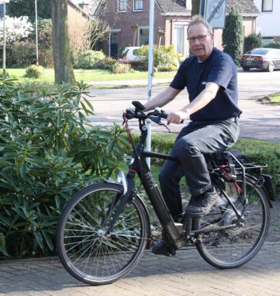 monteur van Swedish match op een e-bike