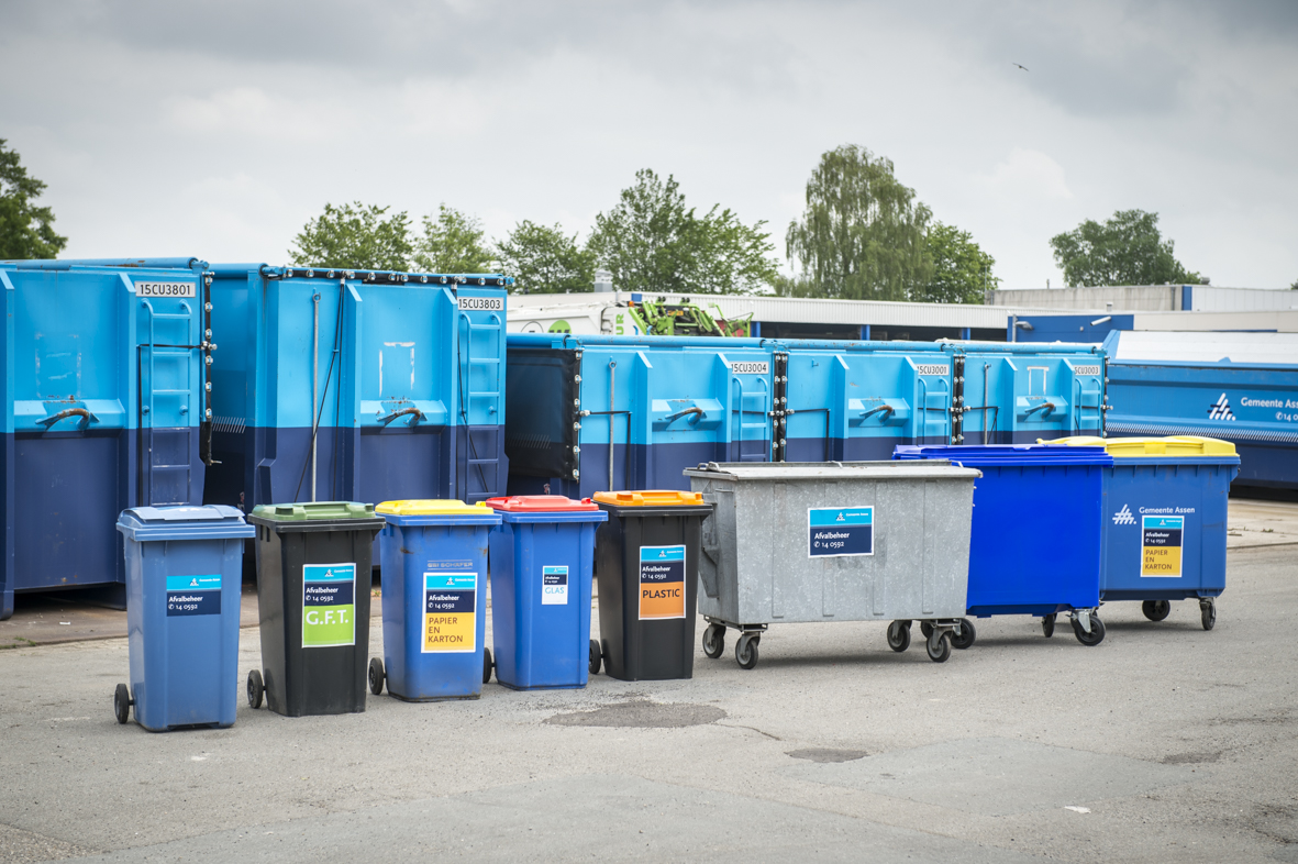 Verschillende soorten containers bij elkaar