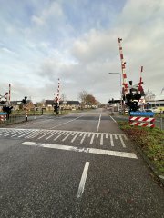 Spoorwegovergang gezien vanuit Wijnbergen.