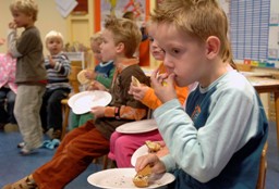 Kinderen eten op school