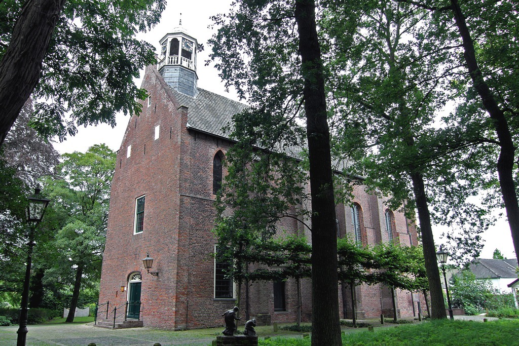 Buitenkant van Dorpskerk Diepenveen