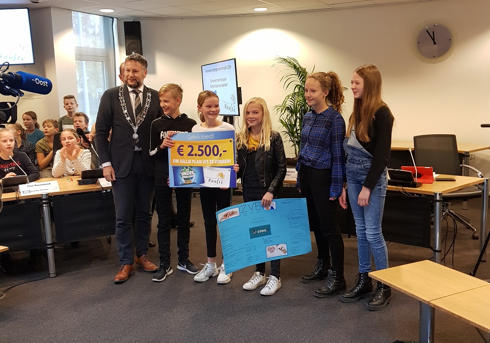 Winnaar van de kindergemeenteraad 2019 de Esmoreit uit Luttenberg